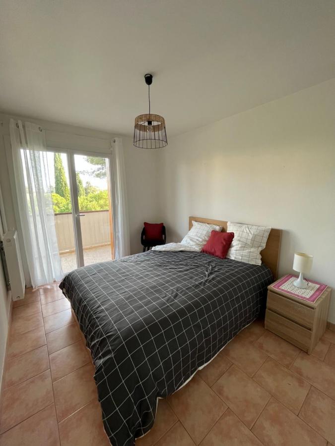 T2 Avec Terrasse & Parking A 5 Min Du Centre, 10 Min Des Plages Hyères Exterior foto