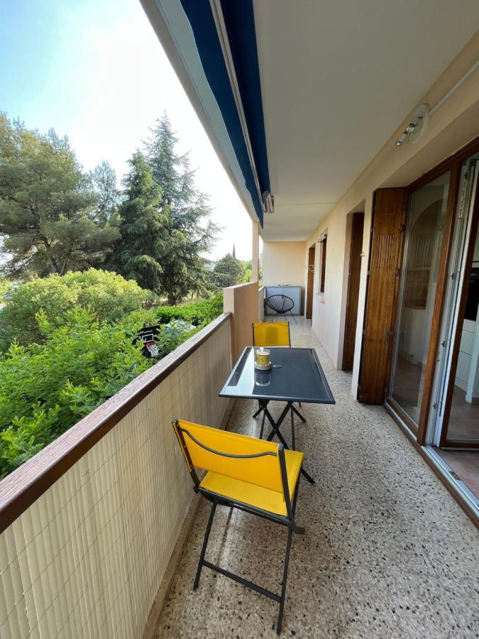 T2 Avec Terrasse & Parking A 5 Min Du Centre, 10 Min Des Plages Hyères Exterior foto