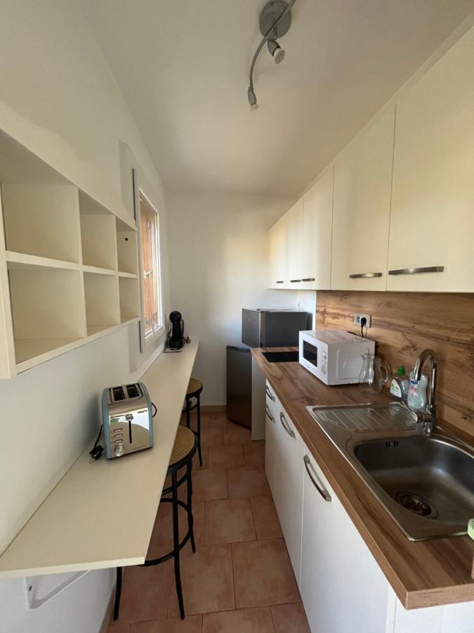 T2 Avec Terrasse & Parking A 5 Min Du Centre, 10 Min Des Plages Hyères Exterior foto